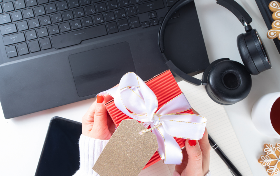 Festive Focus: How to Stay on Task During the Holiday Season